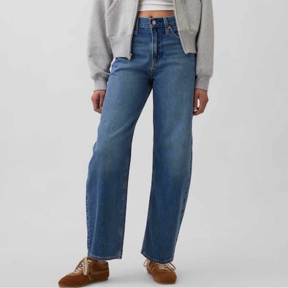GAP Women's high rise barrel jeans.